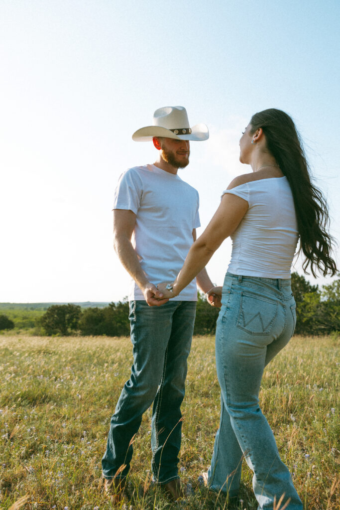 Texas bluebonnet engagement session