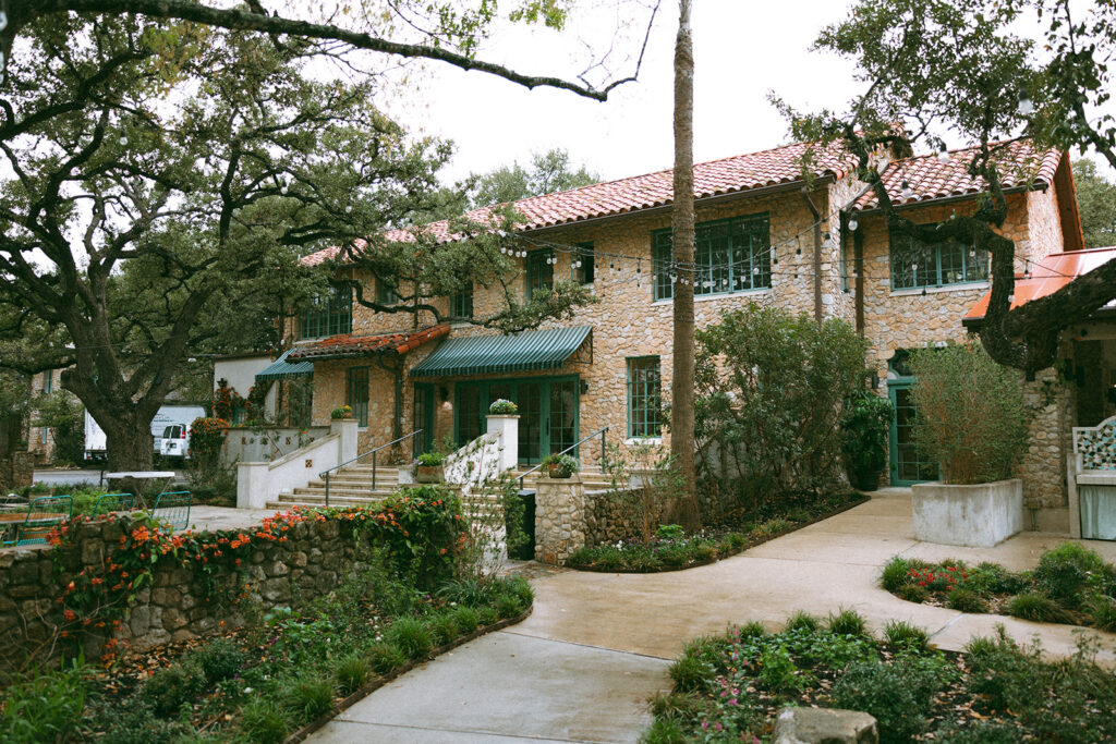intimate wedding at the Veranda in San Antonio Texas